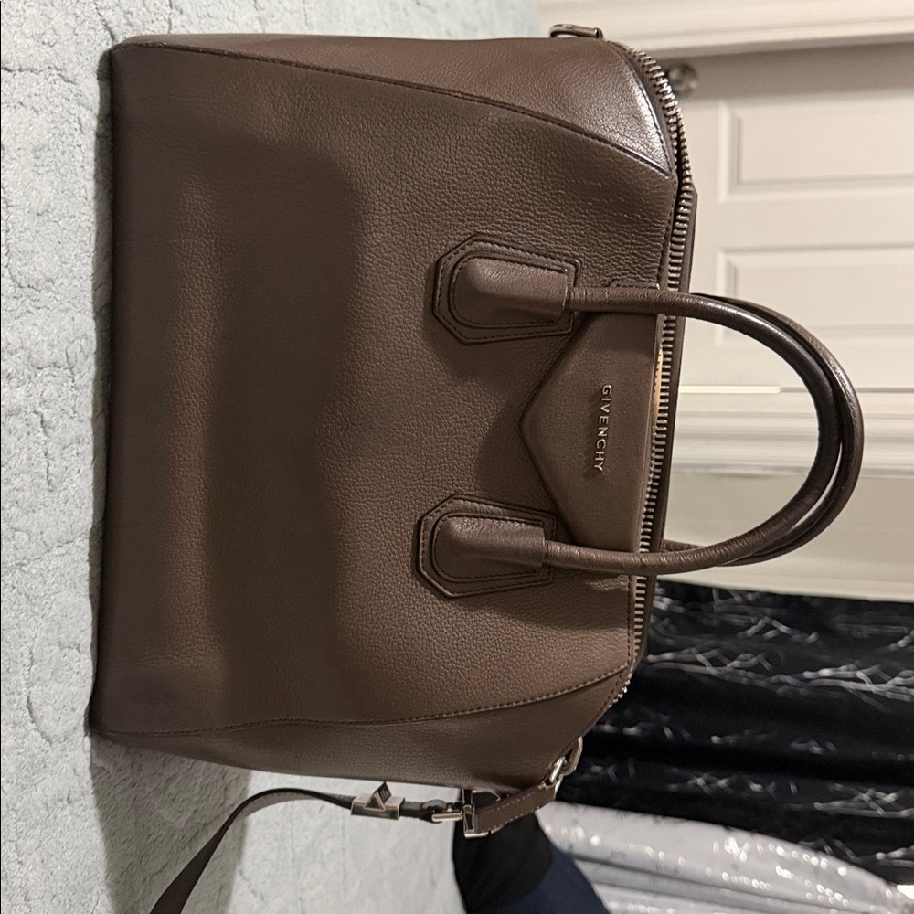 Givenchy Medium Antigona bag, grained leather, grey / brown, includes dustbag